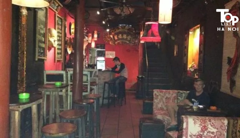 Không gian cổ điển của quán Mao Red Lounge