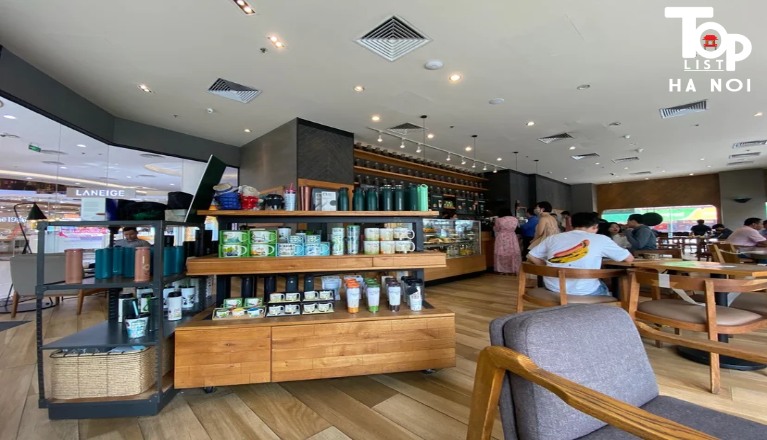 Starbucks Phạm Ngọc Thạch có không gian sang trọng, đẹp mắt