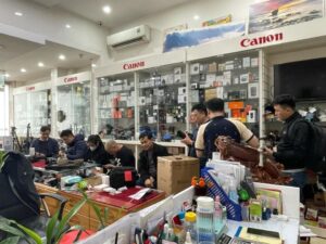 Cửa hàng bán máy ảnh cũ tại Hà Nội - Minh Quang